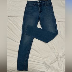 Women’s medium wash jeans